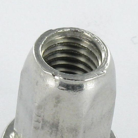 1 x Tuerca remachable Inox cabeza plana hexagonal M4X11 INPTH 20